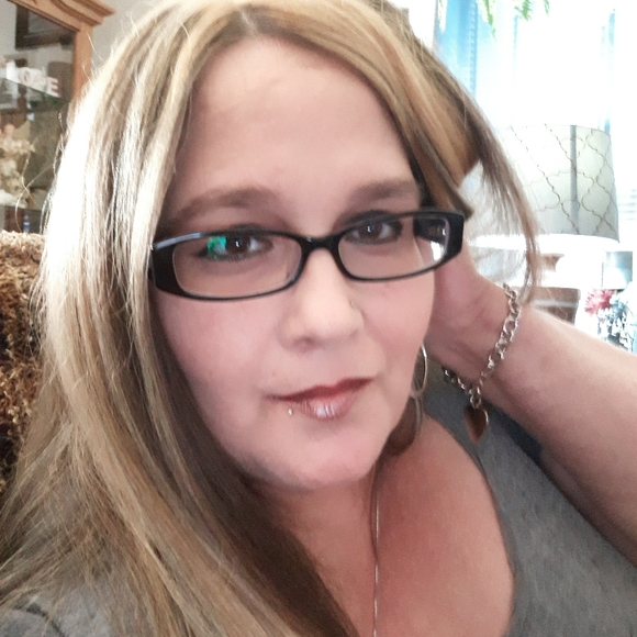 Meet your Posher, Jennifer - Picture 2 of 3